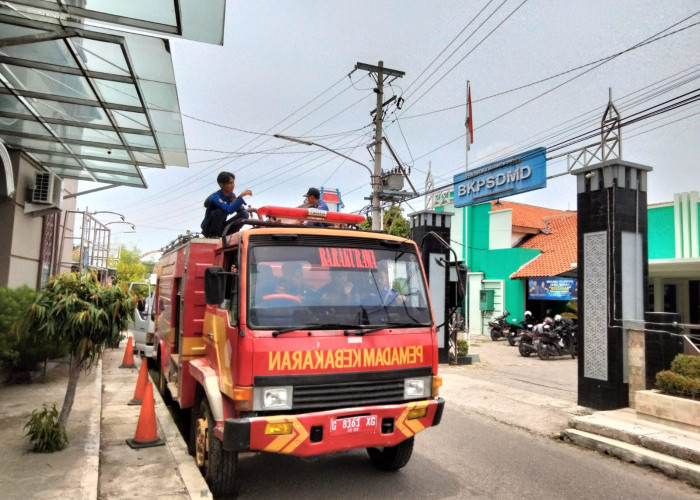 Puluhan Petugas Pemadam Kebakaran Geruduk Kantor BKPSDMD Kabupaten Brebes Protes Seleksi PPPK