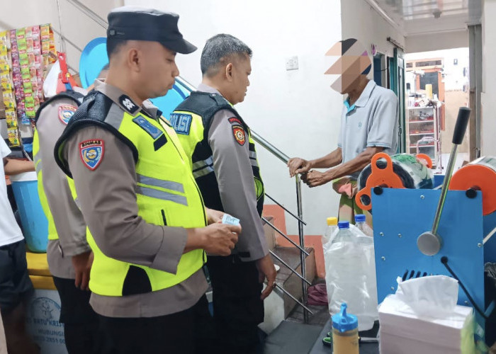 Jual Miras Berkedok Es Moni, Pria Lansia di Kudus Digelandang Polisi