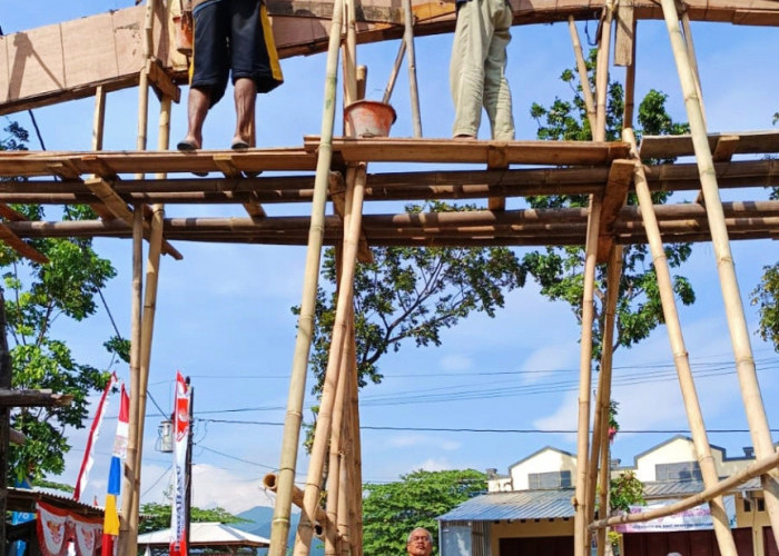 Pembangunan Gapura Kampung KB Desa Wanarata Kabupaten Pemalang Capai 50 %