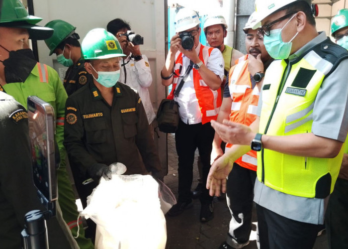 Kepala Badan Karantina Tinjau SSm JI-QC di Pelabuhan Tanjung Emas, Dwelling Time Impor Lebih Singkat