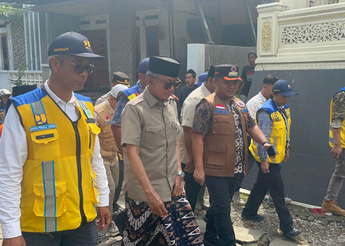 Menteri PU Tinjau Lokasi Tanah Bergerak di Desa Padasari Tegal, Cek Kesiapan Huntara 