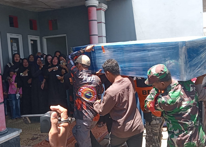 Peti Jenazah Bagus Korban KM Virgo Transport 8 yang Tenggelam Tiba di Rumah Duka di Klaten