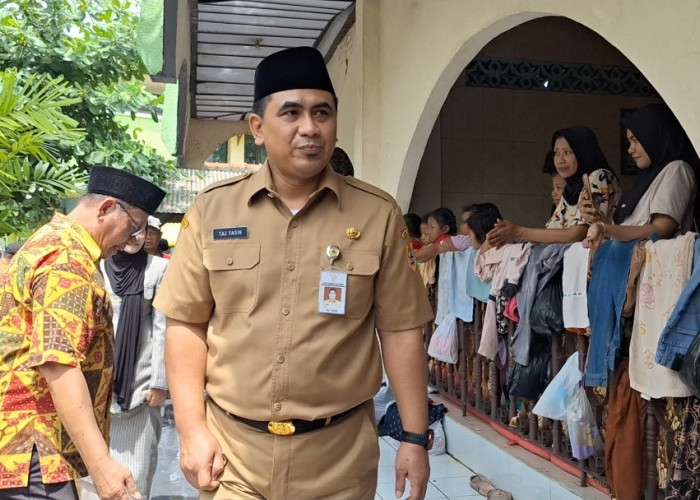 Taj Yasin Kunjungi Pengungsi Banjir Pekalongan, Janjikan Penanganan Sungai di 2026