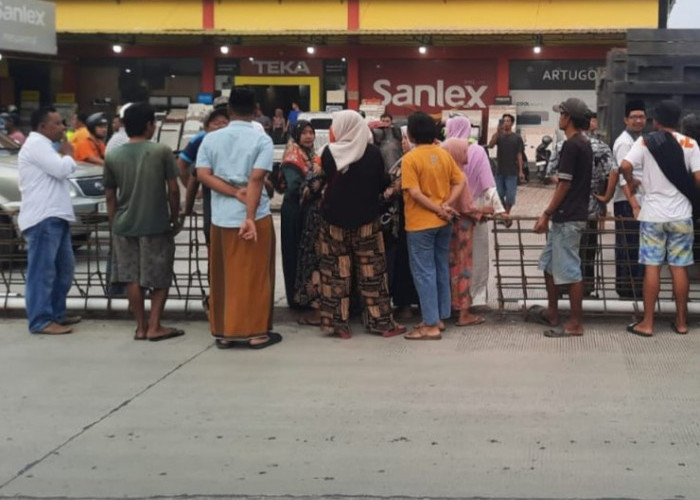 Siagakan Keamanan, Polsek Mranggen Kawal Aksi Protes Warga Bandungrejo