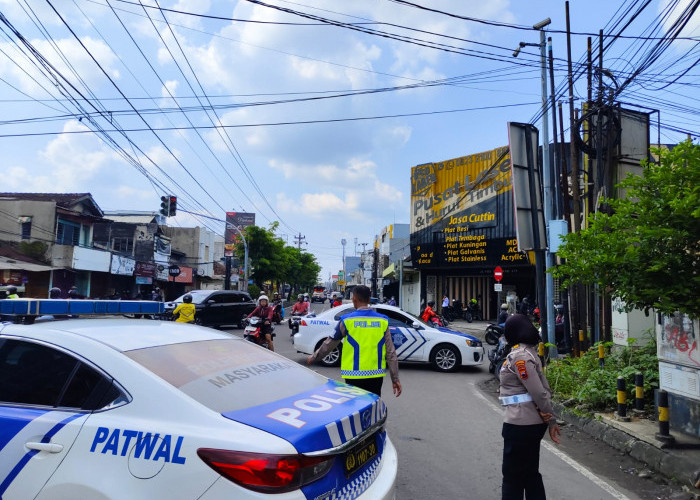 Banjir Solo Baru Belum Surut, Akses Gemblegan Ditutup, Lalu Lintas Dialihkan