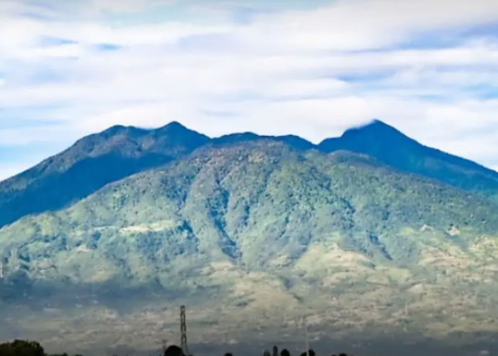 5 Cerita Mistis Gunung Salak yang Menyeramkan, Terkenal Sebagai Gunung Paling Angker di Jawa Barat!