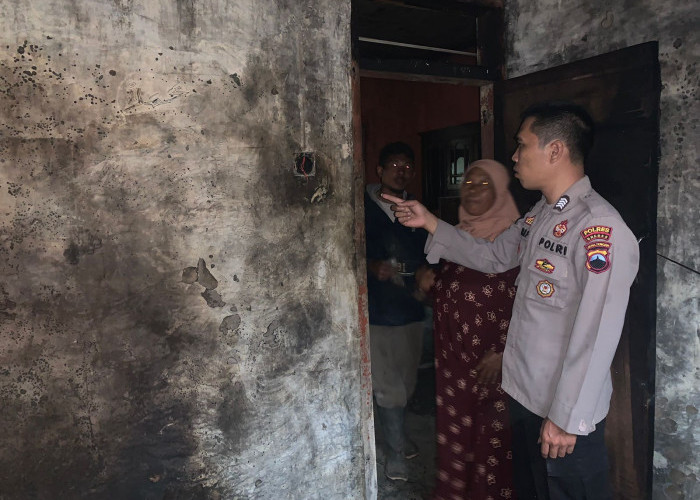 Kamar Tarno Nyaris Ludes Terbakar, Warga Batursari Kabupaten Brebes Gempar