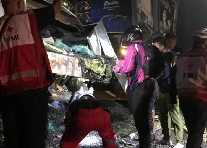 Diduga Alami Rem Blong, Dua Truk Tabrakan di Jalur Penyelamat JLS Salatiga Satu Korban Tewas di RS