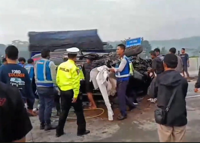 Minibus Hantam Truk yang Alami Pecah Ban di Jalan Tol Semarang-Solo, Tiga Orang Luka-luka 