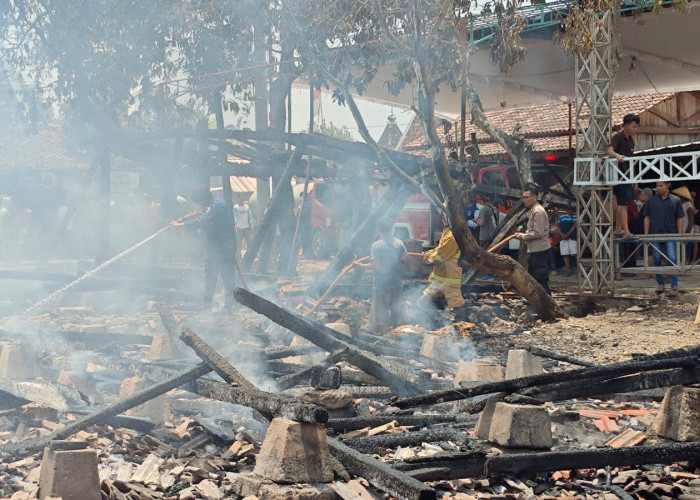 Tiga Rumah di Kalimaro Dilahap Si Jago Merah, Kerugian Ditaksir Capai Rp 300 Juta