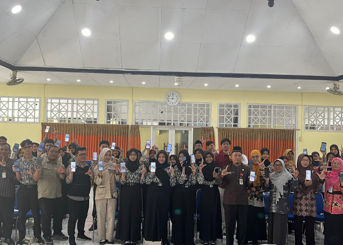 30 Siswa SMK Negeri 1 Tegal Diberi Pelatihan Mading Digital 