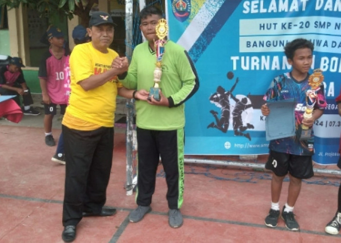 Turnamen Bola Voli Putra HUT SMP Negeri 3 Talang Kabupaten Tegal Meriah 