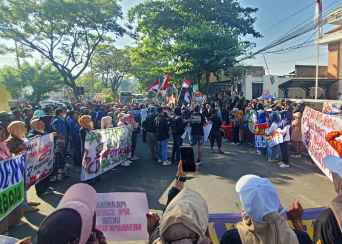 Ribuan Pendukung Sudewo Padati Pengadilan Tipikor Semarang, Tuntut Hakim Bebaskan Bupati Nonaktif Pati