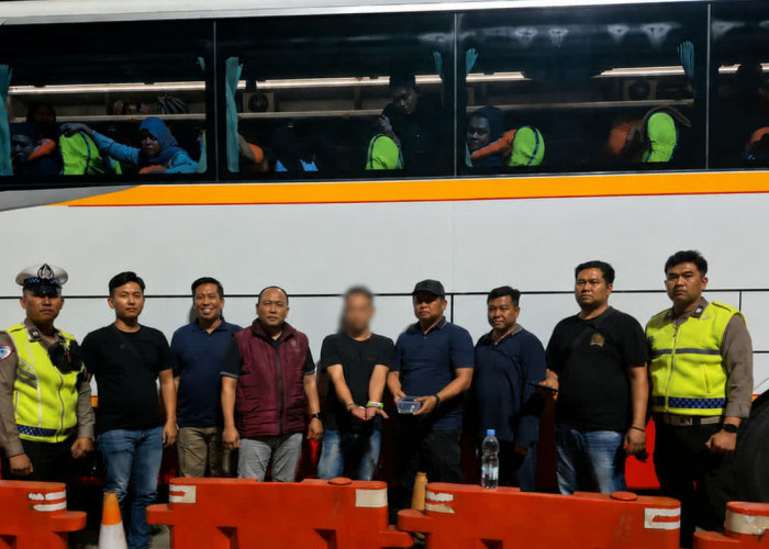 Kondektur Bus Ditangkap di Tol Banyumanik Semarang, Bawa Sabu untuk Diedarkan di Jateng