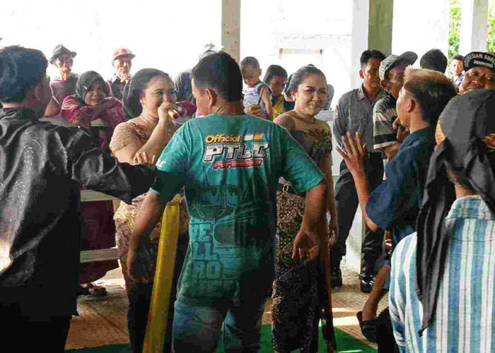 Ribuan Warga Nayub Bareng Meriahkan Apitan Desa Sugihmanik di Grobogan
