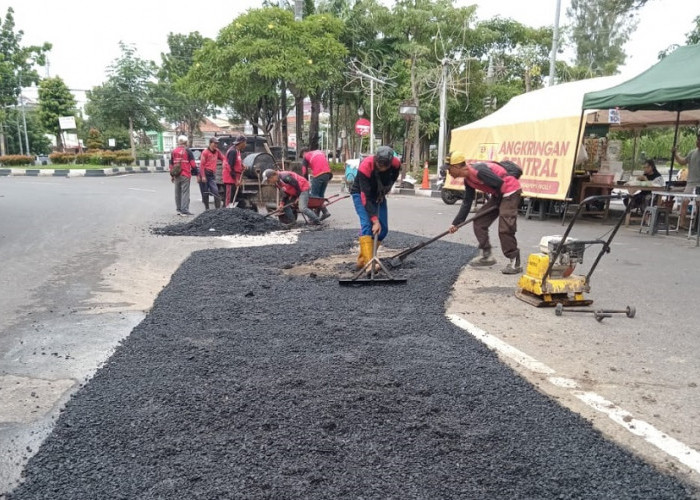 DPU Kota Semarang Mulai Perbaiki Jalan Berlubang, Akibat Tergenang Banjir