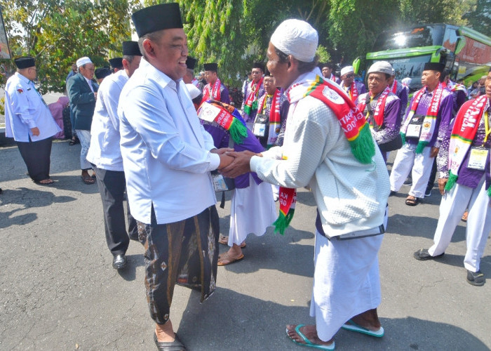 Bupati Setyo Hadi Lepas Jamaah Calon Haji Kloter Terakhir dari Grobogan