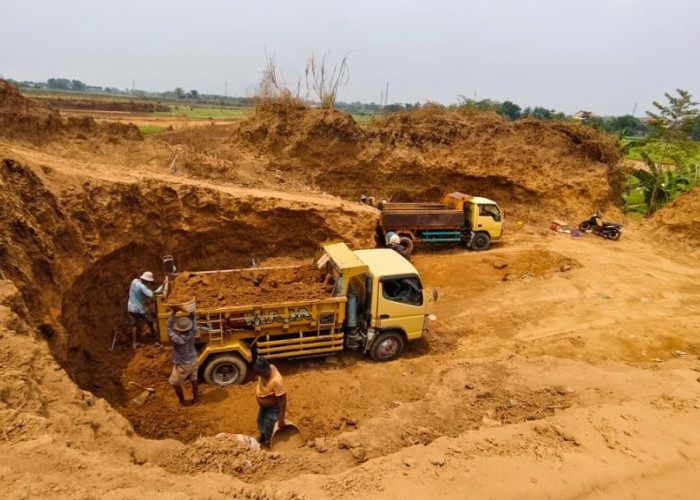 Tambang Ilegal Sedalam 8 Meter di Jepara Disetop Paksa, Sehari 50 Truk Angkut Tanah Uruk