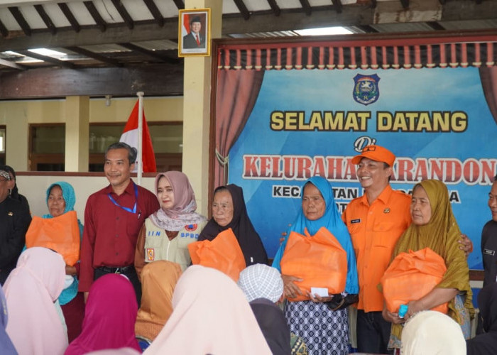 Banjir di Kelurahan Krandon Tegal, 150 Warga Terdampak Terima Paket Sembako 