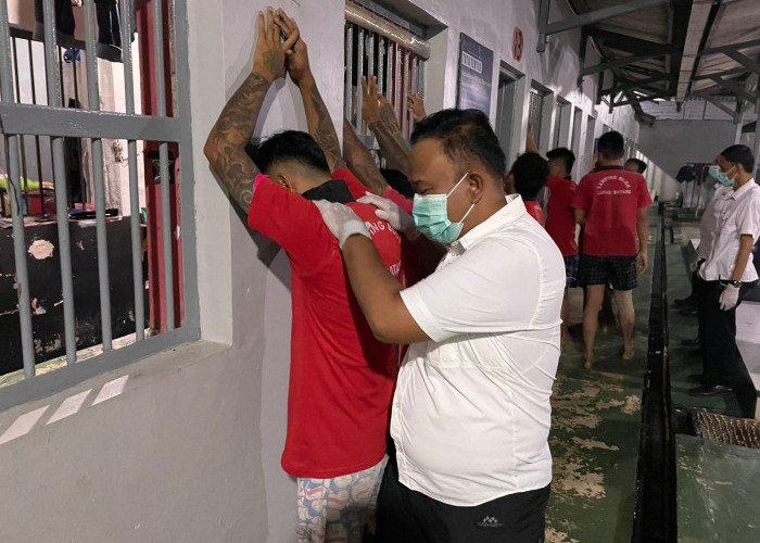 Warga Binaan Lapas Batang Dirazia Dadakan, Petugas Temukan Barang Ini