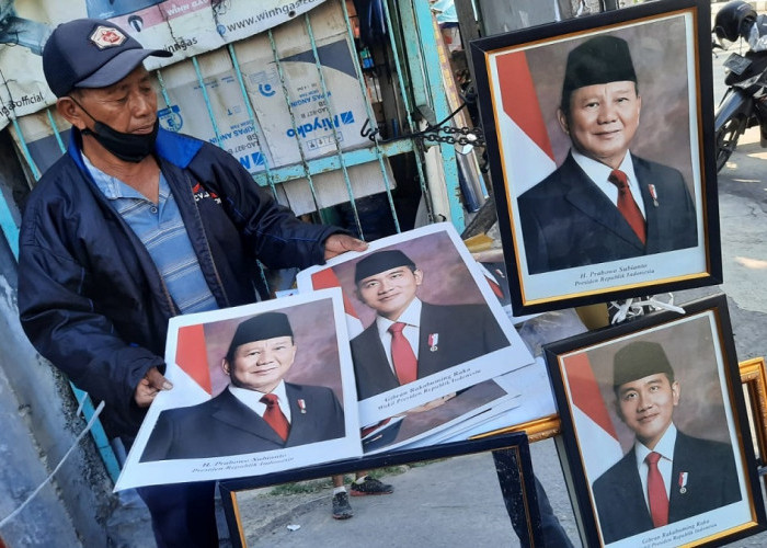 Usai Pelantikan, Foto Presiden dan Wakil Presiden Banyak Diburu Warga