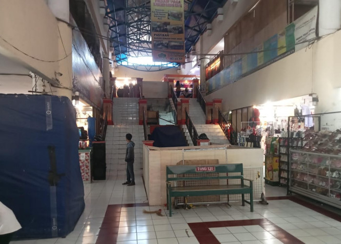 Penggantian Eskalator di Pasar Pagi Kota Tegal Masih Bureng