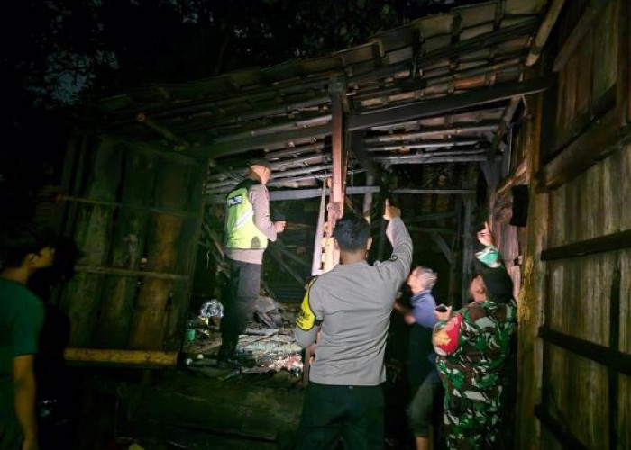 Kebakaran Rumah di Desa Saban, Diduga Korsleting Listrik Saat Ngecas Handphone