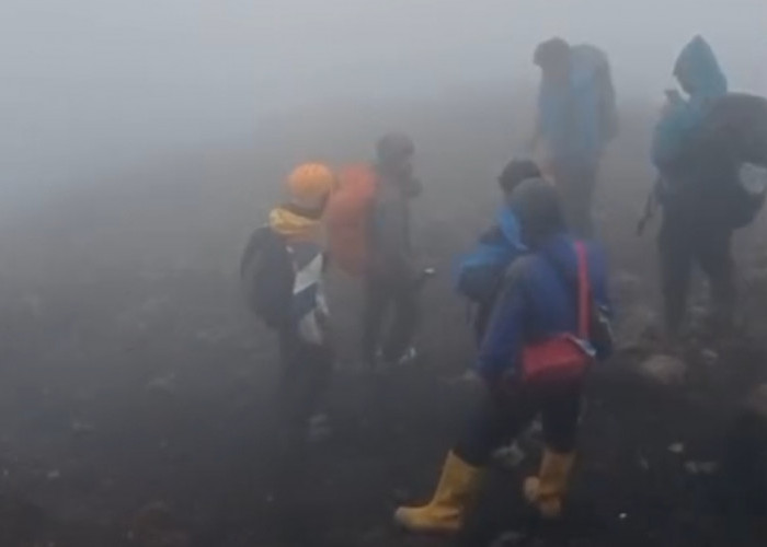 Cuaca dan Medan Sulit, Jenazah Syafiq Ali Masih Tertahan di Gunung Slamet