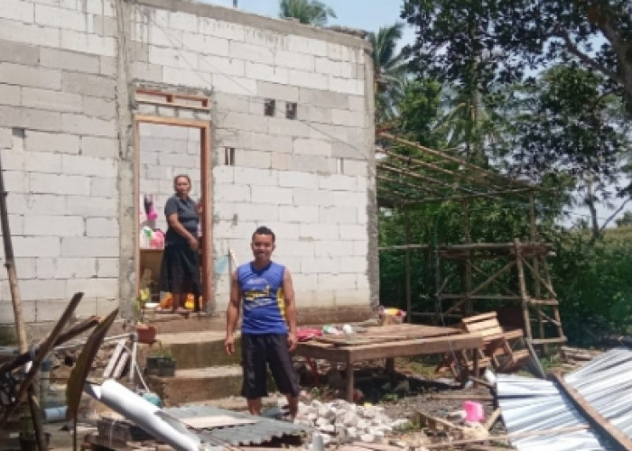 Puting Beliung Rusak Rumah Warga Desa Rembul Kabupaten Pemalang 