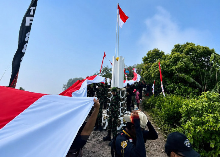 Bendera Merah Putih 130 Meter Membentang di Puncak Argopuro Lasem Peringati HUT Ke-81 RI