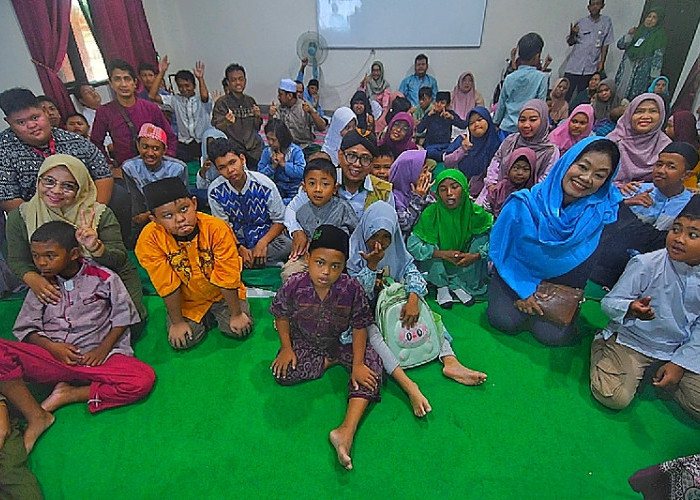 Penyuluh Agama KUA Purwodadi Memberikan Motivasi pada Murid SLB C Danyang