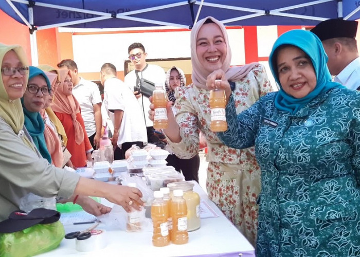 Bantu Penderita Stunting dan Lansia, TP PKK Semarang Barat Gelar Bazar Ramadan