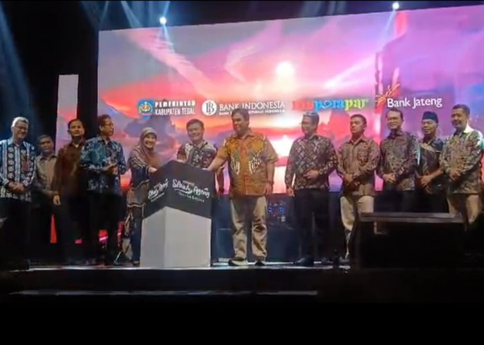 Masyarakat Antusias Saksikan Pembukaan Pesta Rakyat Slawi Ageng