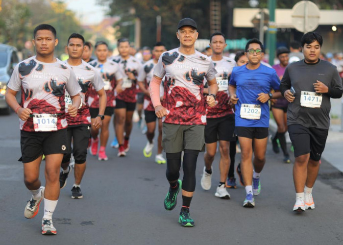 Ganjar dan Ribuan Pelari Meriahkan Bank Jateng Friendship Run 2023 di Yogyakarta