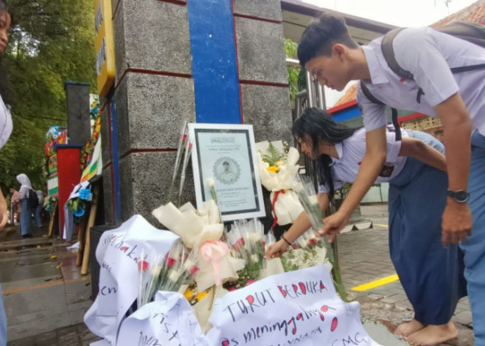 AMPA Gelar Aksi Duka Cita Keprihatinan di SMK 4 