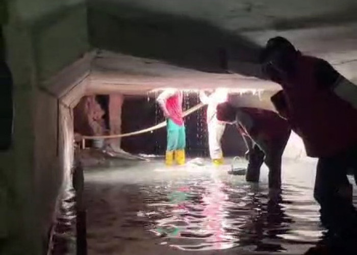 Drainase Simpang Lima Dikuras Total, DPU Semarang Angkat Sedimen dan Sampah dari Gorong-Gorong