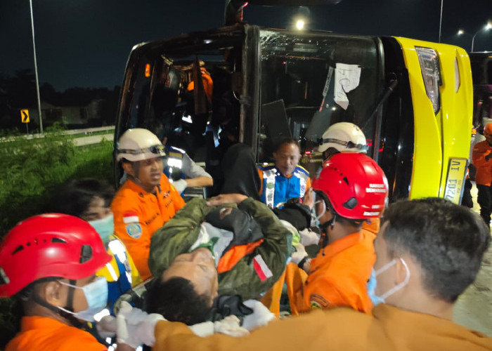 Bus Cahaya Trans Terguling di Exit Tol Krapyak Semarang, 15 Penumpang Tewas