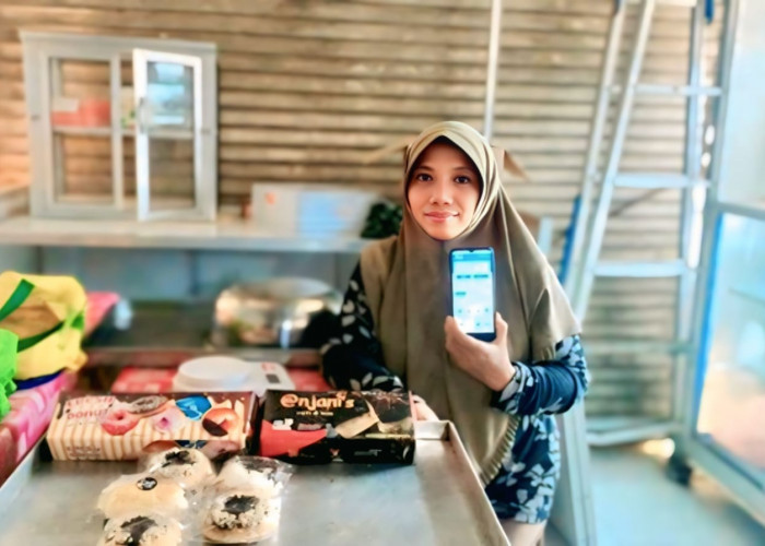 Berkat Sinergi Holding UMi, Usaha Kue Tantiningsih Kini Mampu Topang Ekonomi Keluarga 