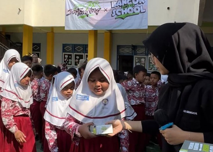 Ciptakan MPLS Ramah Anak, SD Muhammadiyah 1 Kota Tegal Bagi-Bagi Burger Gratis