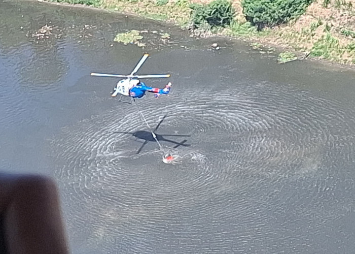 Kebakaran TPA Putri Cempo, Polda Jateng Kerahkan Helikopter Water Bombing