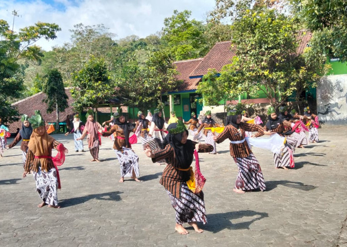 Hari Anak Nasional 2026, SMPN 39 Purworejo Tanamkan Karakter Lewat Kreasi Budaya dan Seminar Motivasi