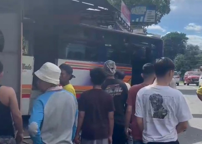 Bus Tabrak Sepeda Motor di Karangmoncol Pemalang, 2 Orang Meninggal
