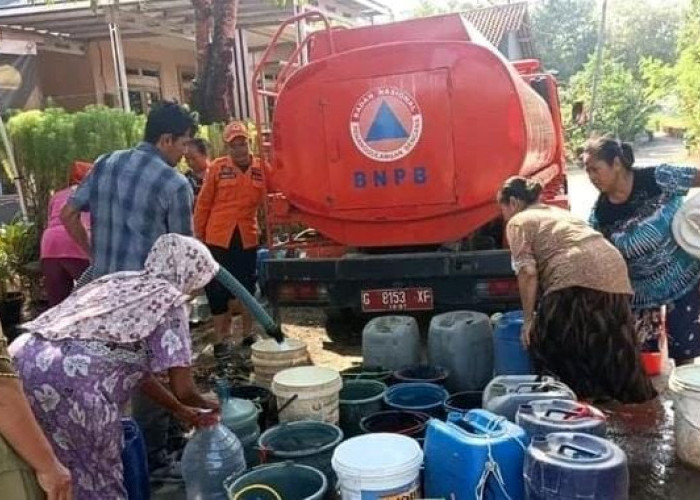 BPBD Kabupaten Tegal Distribusikan Air Bersih  