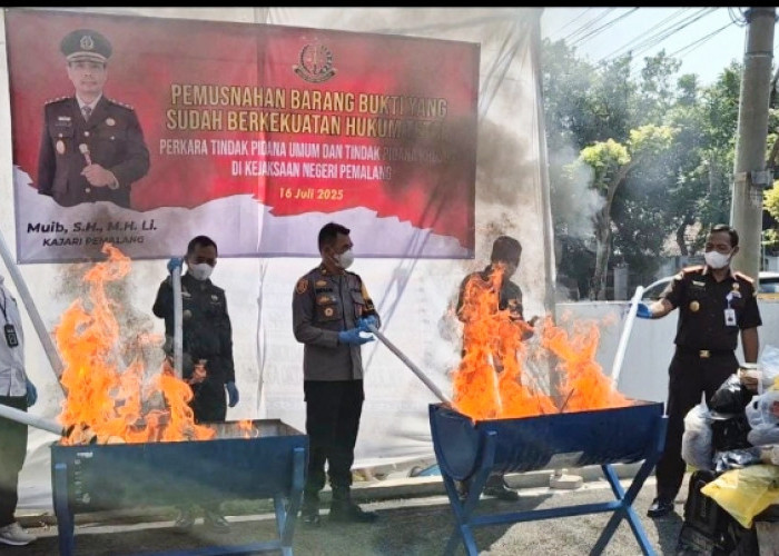 Kejari Pemalang Musnahkan Barang Bukti yang Sudah Berkekuatan Hukum Tetap 
