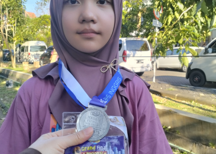 Putri Pengacara Kondang Harumkan Nama Salatiga, Razita Azzalea Sabet Medali di Grand Final Nasional OMNAS 15