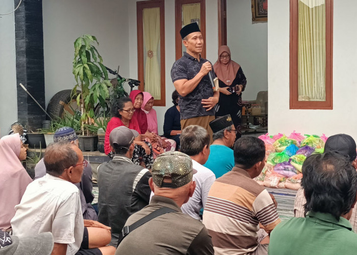 Jelang Idulfitri, Zainal “Petir” Bagikan Ratusan Sembako untuk Pekerja Informal di Semarang