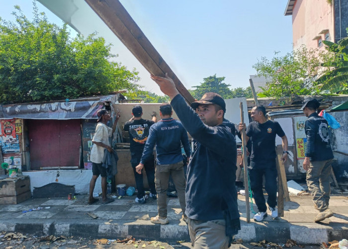 Empat Lapak Rosok Ditindak, Wajah Pintu Masuk Kota Lama Semarang Mulai Ditata