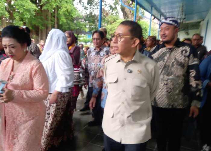 Menbud Fadli Zon Pastikan Revitalisasi Keraton Solo Berlanjut 2026