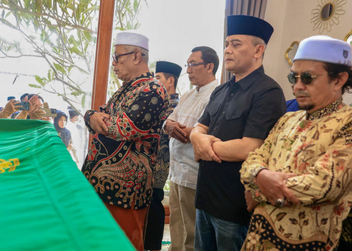Gubernur Jateng  Antar Pemakaman Wakil Bupati Klaten Benny Indra Ardhianto