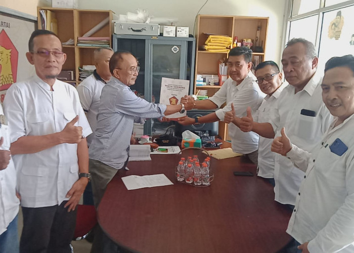 Anom Widiyantoro Ambil Formulir Pendaftaran Bupati Pemalang di DPC Partai Gerindra 